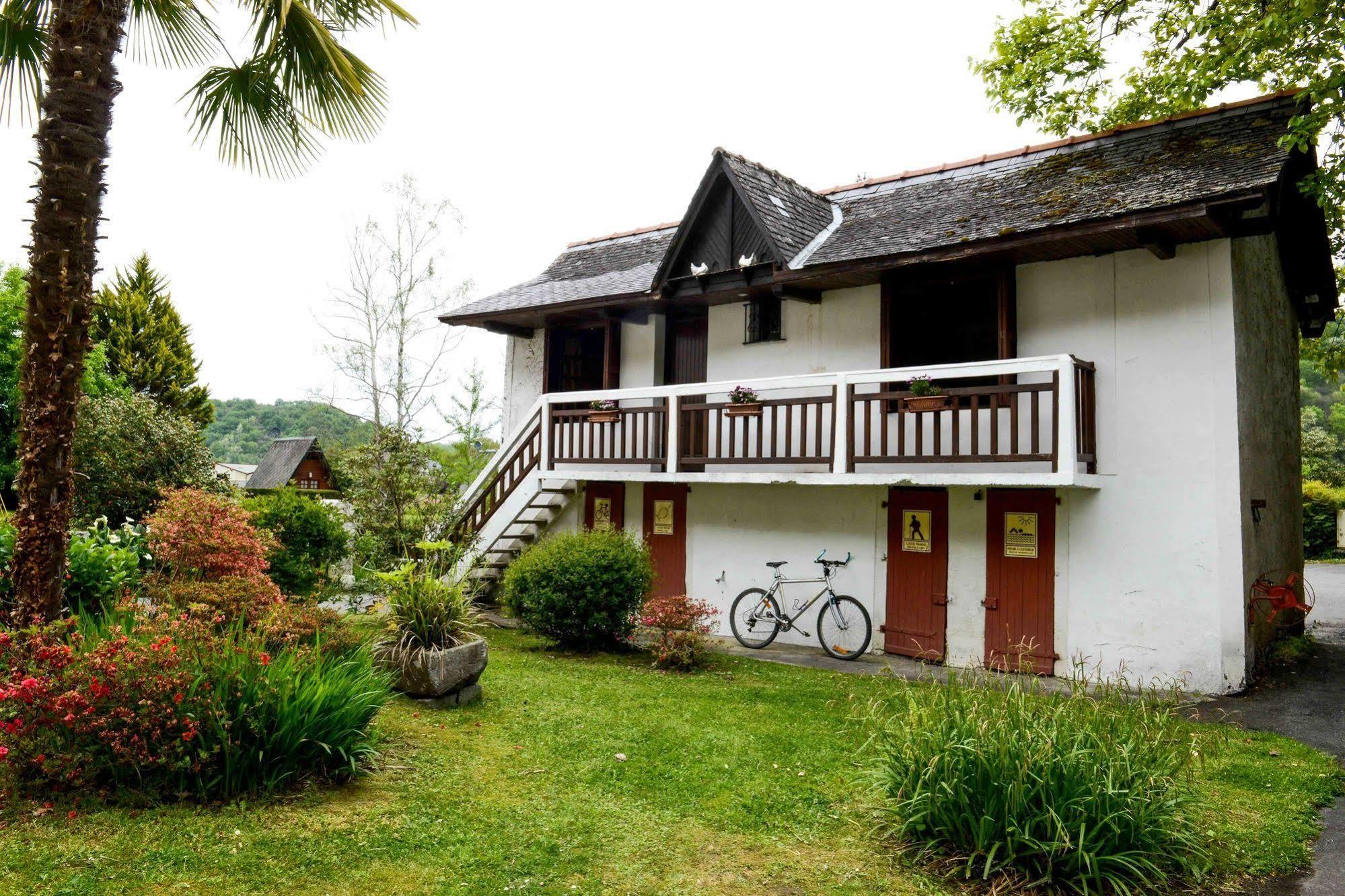 Hotel Logis Le Vieux Logis Lestelle-Bétharram Exterior foto